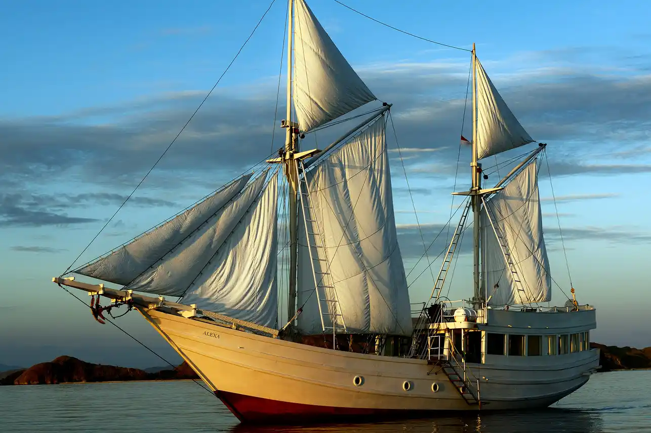 Komdo Luxury yacht charter - ALEXA