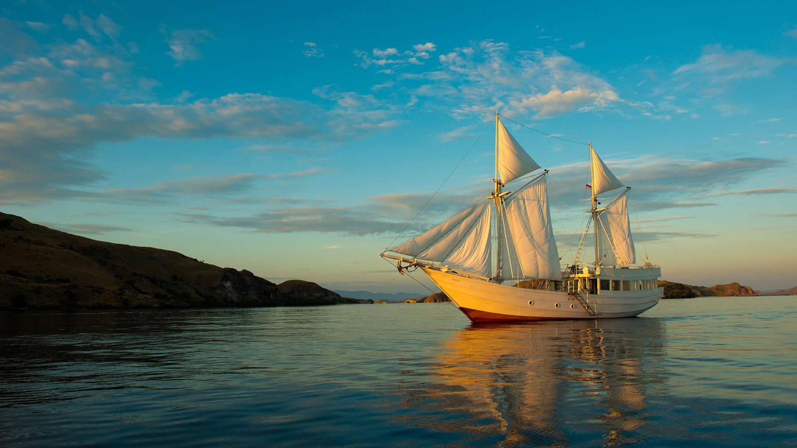 ALEXA Private Cruises sailing in Padar Island