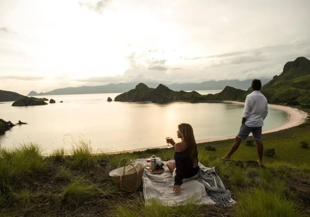 A couple enjoying a picnic